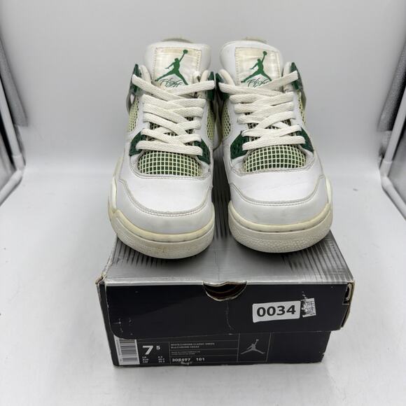 Size 7.5 - Air Jordan 4 Retro 2004 Classic Green Size 7.5 - Air Jordan 4 Retro 2004 Classic Green